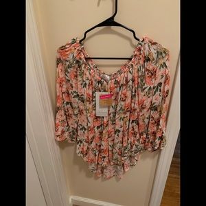 NWT flowy off the shoulder!